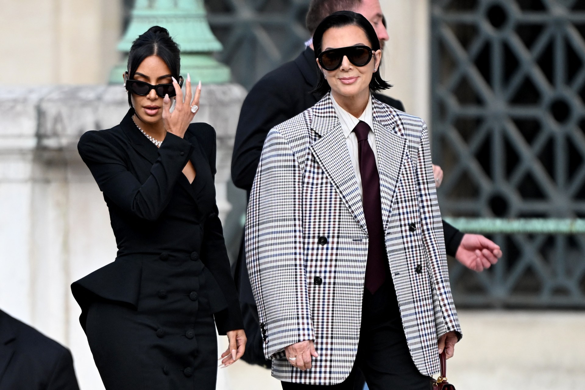 Kris Jenner's Irresistible New Trendy Look Has Everyone Talking