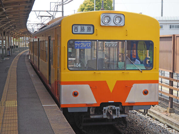 西武鉄道社紋　黄色の下に赤電塗装入り 西武鉄道社紋 黄色の下に赤電塗装入り 西武鉄道社紋 黄色の下に