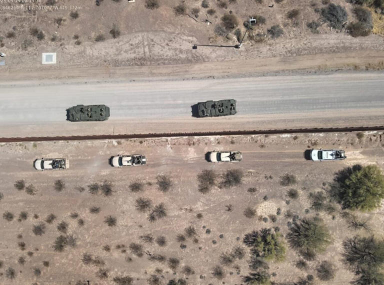 Tanques de EU y camionetas de la Guardia Nacional, en la frontera. FOTO: COMANDO NORTE