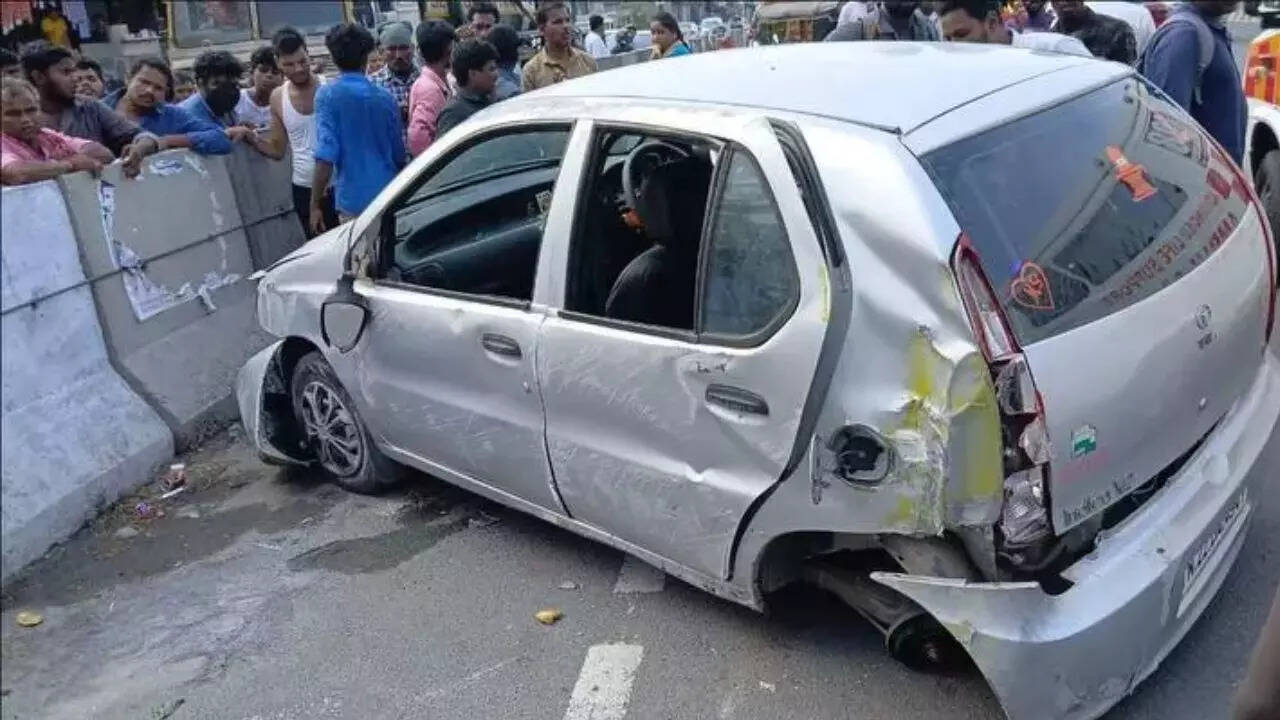 Teen dies near Chennai as car driven by minor overturns