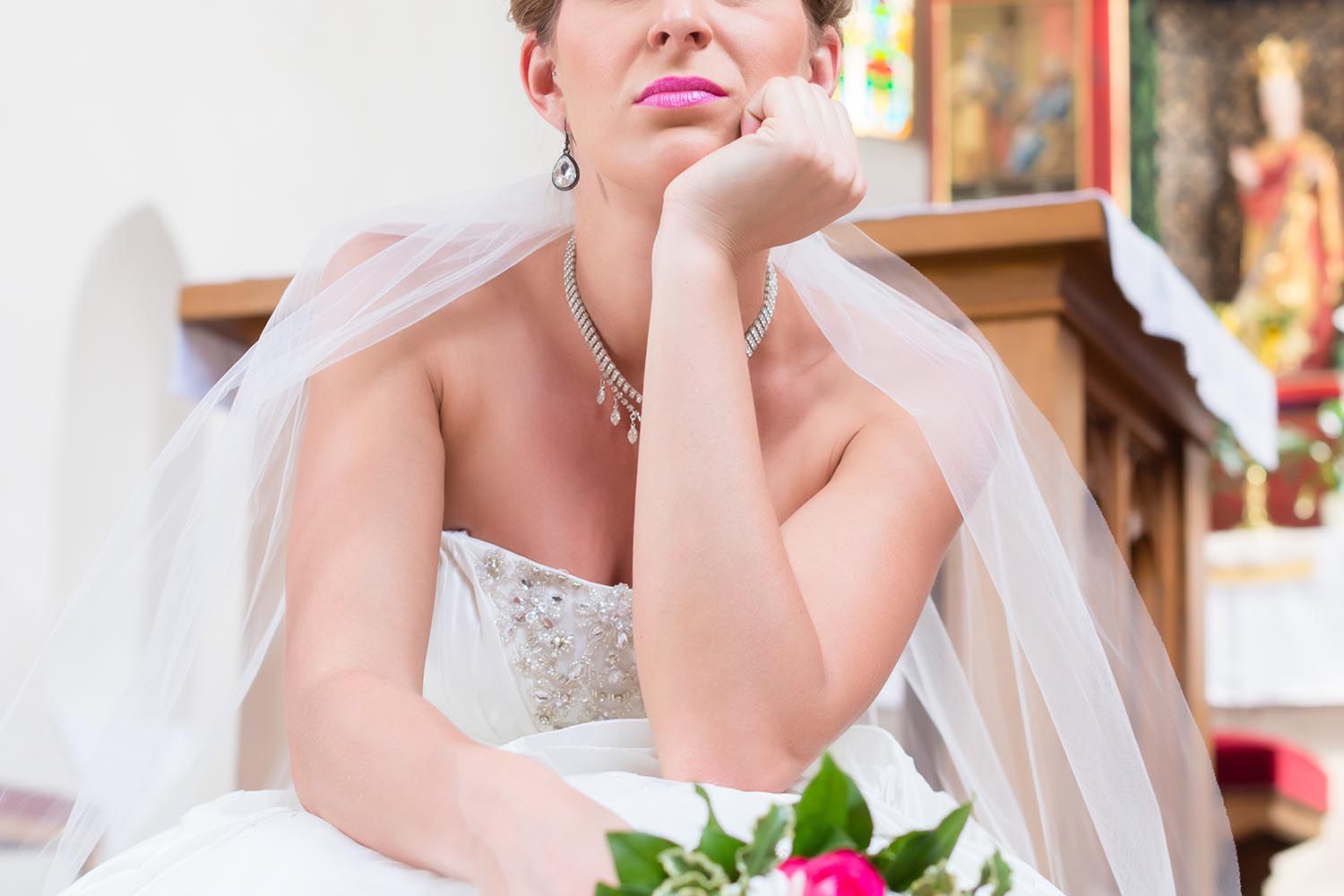 Bride Furious That Stepmother Broke a NoPhones Policy at Her Wedding(01)