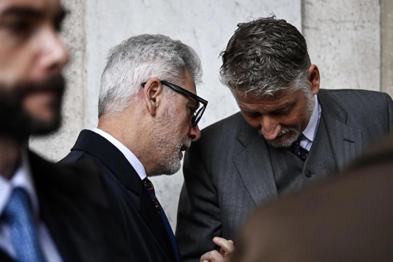 Il ministro della Cultura, Alessandro Giuli con il presidente della Commissione Cultura della Camera, Federico Mollicone (Ansa).