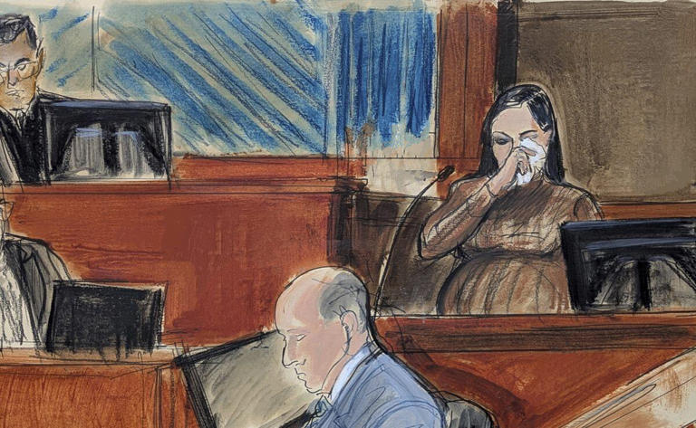 Cassie Ventura se seca las lágrimas mientras testifica en el tribunal federal de Manhattan el martes 13 de mayo de 2025, en Nueva York. Foto: Elizabeth Williams vía AP.