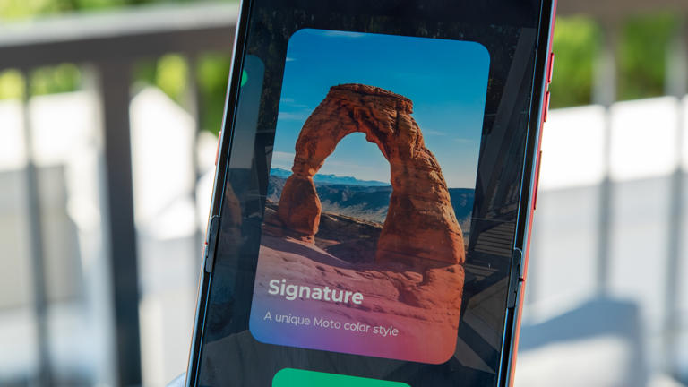 My 5 biggest takeaways after using the Motorola Razr Ultra 2025 for a year