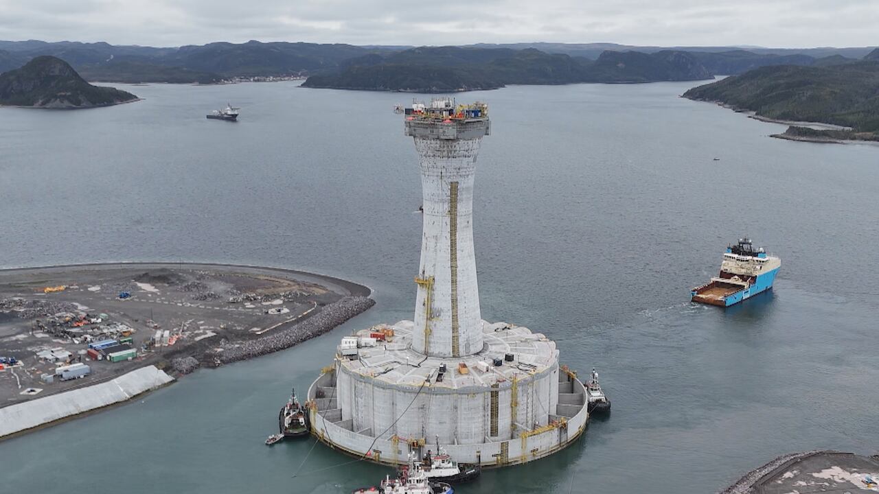 Argentia bid goodbye to the 210,000-tonne base for the West White Rose ...