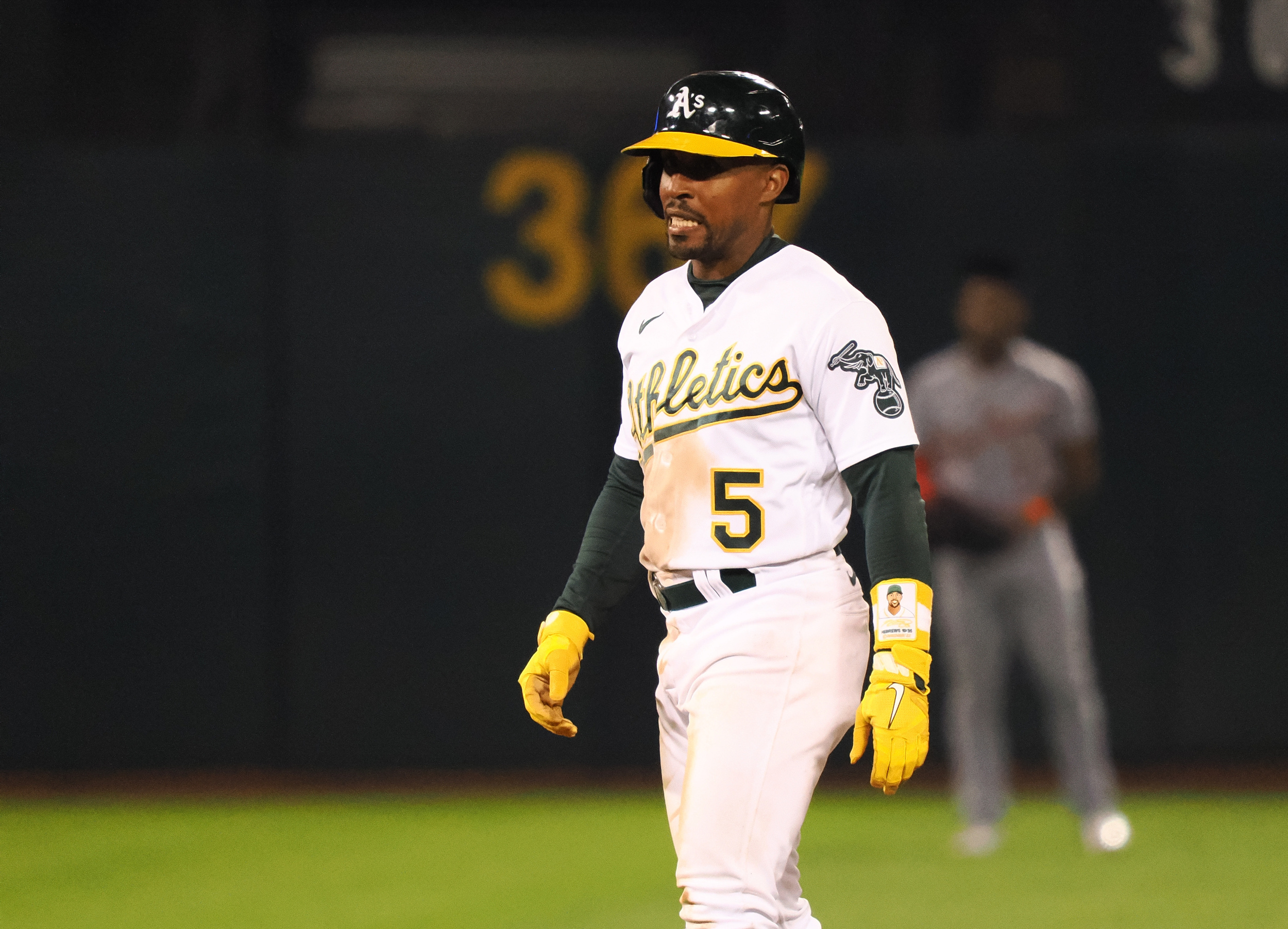 Longtime MLB utility man announces retirement