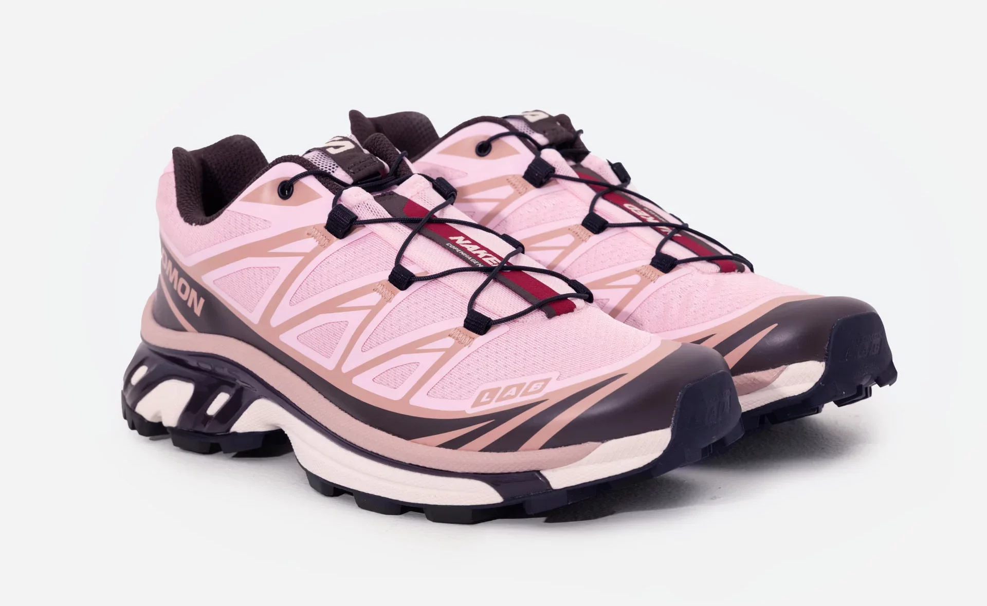 Step into Style: These Sneakers Are the Season's Must-Have!