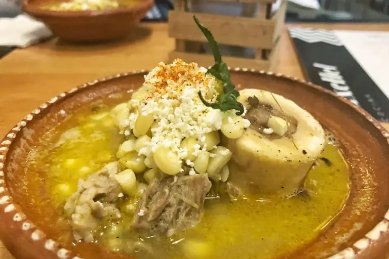 Esquites con tuétano 