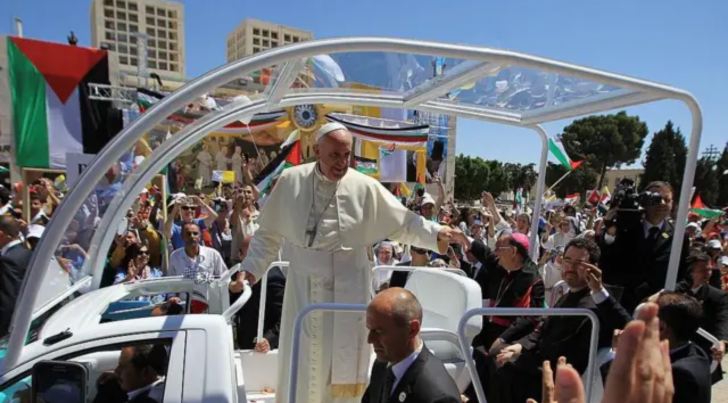 Volvió el lujo al Vaticano: el papa León XIV rompió el legado de Francisco y pidió este costoso auto