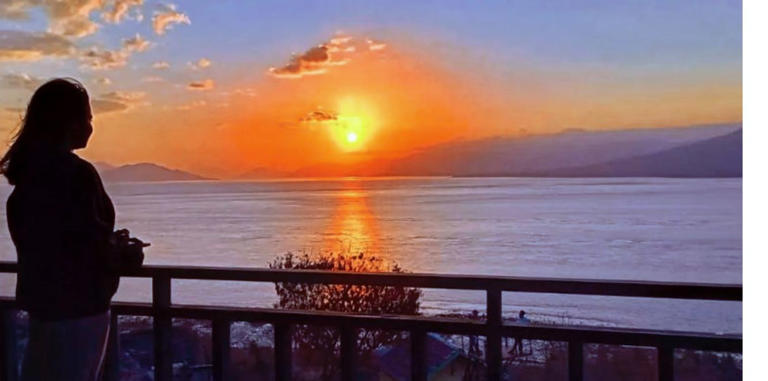 Pesona Bukit Cinta Lembata dengan pemandangan sunset yang menawan/Foto: Istimewa '