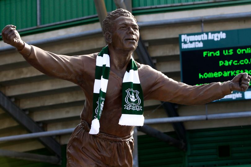 Plymouth Argyle legend Jack Leslie honoured by national blue plaque