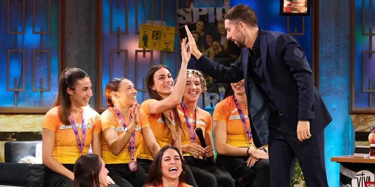 David Broncano 'se suma' al equipo de relevos femenino de las 'Golden  Bubbles'