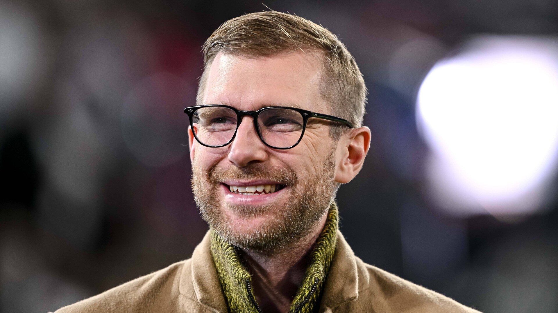 18 Zimmer, Autolift: Per Mertesacker versteigert seine luxuriöse ...