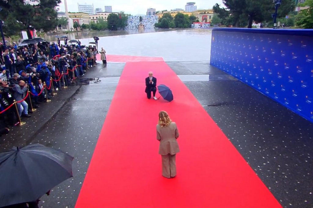 Cacciave Della Radio Di Installing Carpet Wh Dell'installatore Del - Foto 9