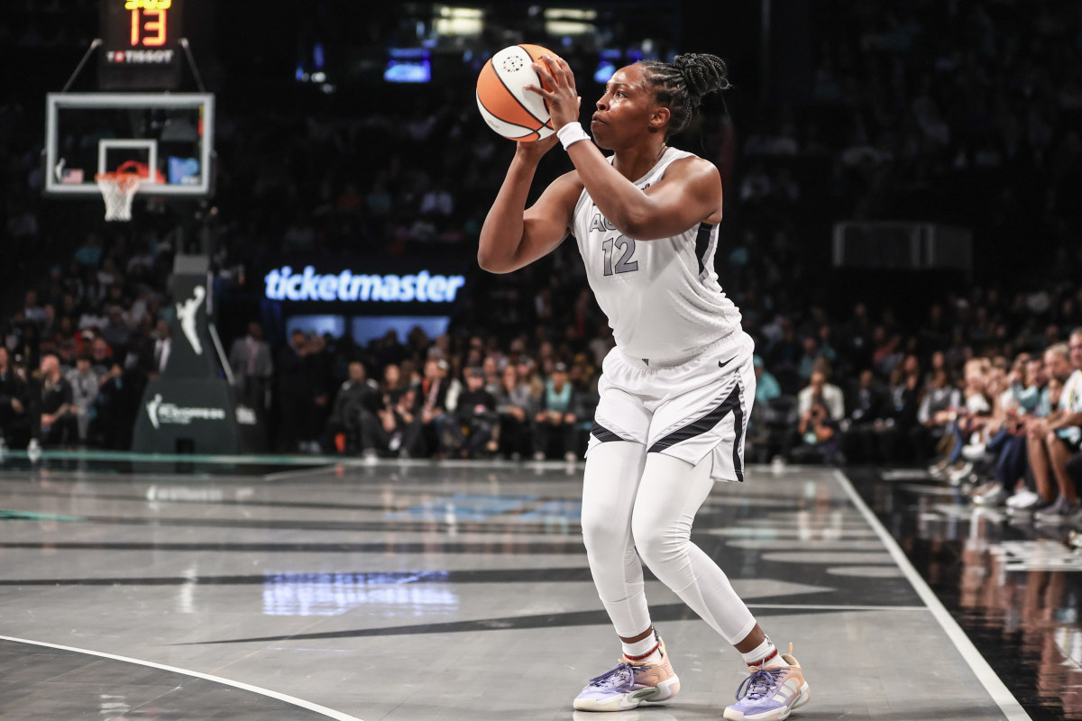 Chelsea Gray reacts to unrivaled honor after Rose's playoff exit