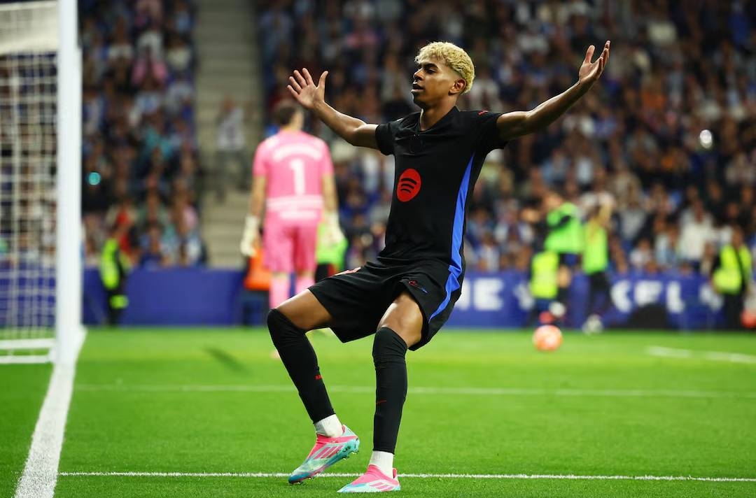 Yamal mừng bàn trong trận Barca thắng Espanyol 2-0 ở vòng 36 La Liga tối 15/5. Ảnh: Reuters