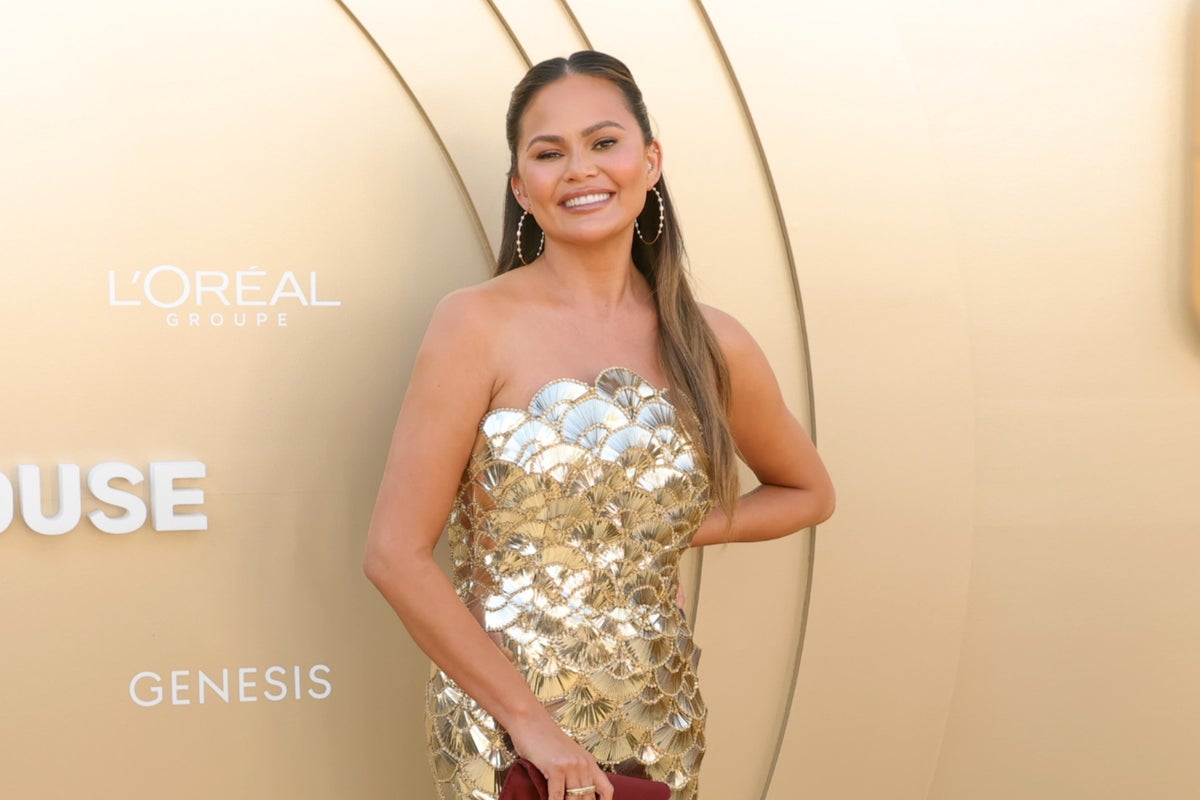 Chrissy Teigen reveals relapse, says alcohol is a ‘beast’(02)