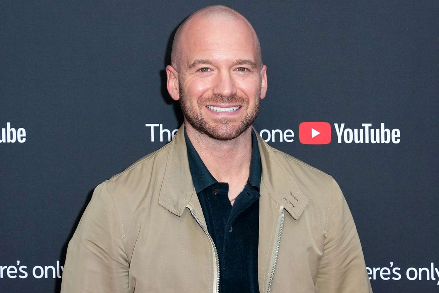 Sean Evans Reveals Unexpected Method to His Deep Dive Questions on “Hot(02)