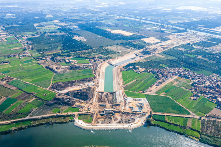 L’Egitto sta costruendo il fiume artificiale più grande al mondo in pieno deserto
