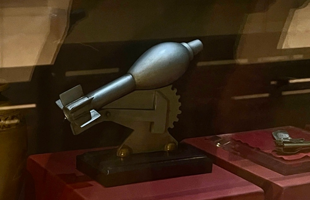 Kỷ niệm về chiếc đèn dầu hình tên lửa của Chủ tịch Hồ Chí Minh