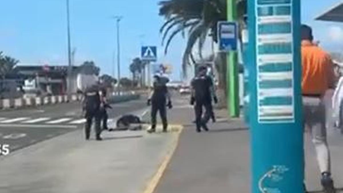 La Policía abate a tiros en el aeropuerto de Gran Canaria a un hombre ...