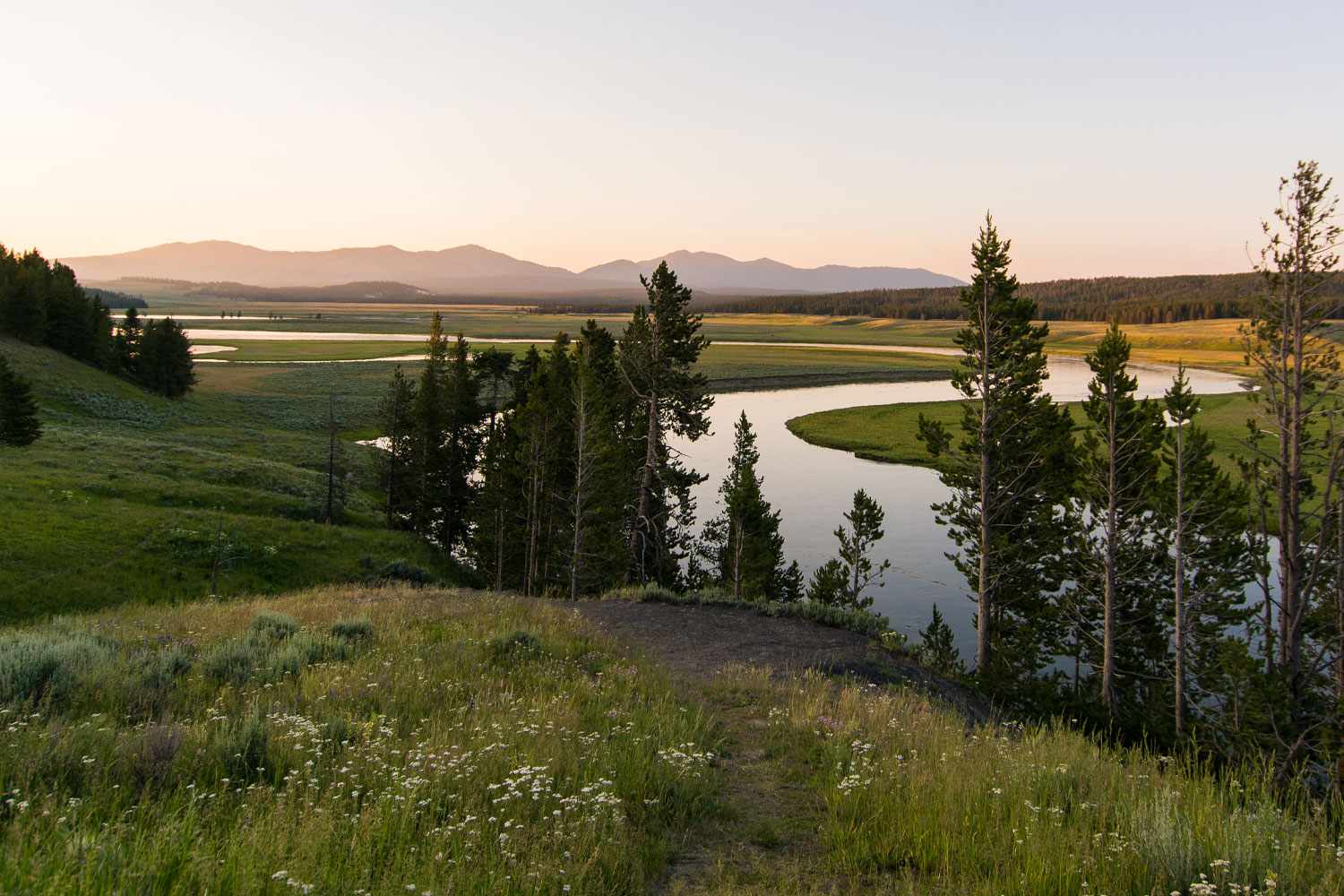 Police Release New Details and Names of 7 Tourists Killed in Crash Near(00)