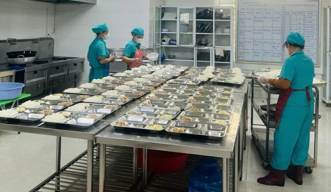 Chủ tịch tỉnh Quảng Bình yêu cầu làm rõ việc thu thuế suất ăn học sinh