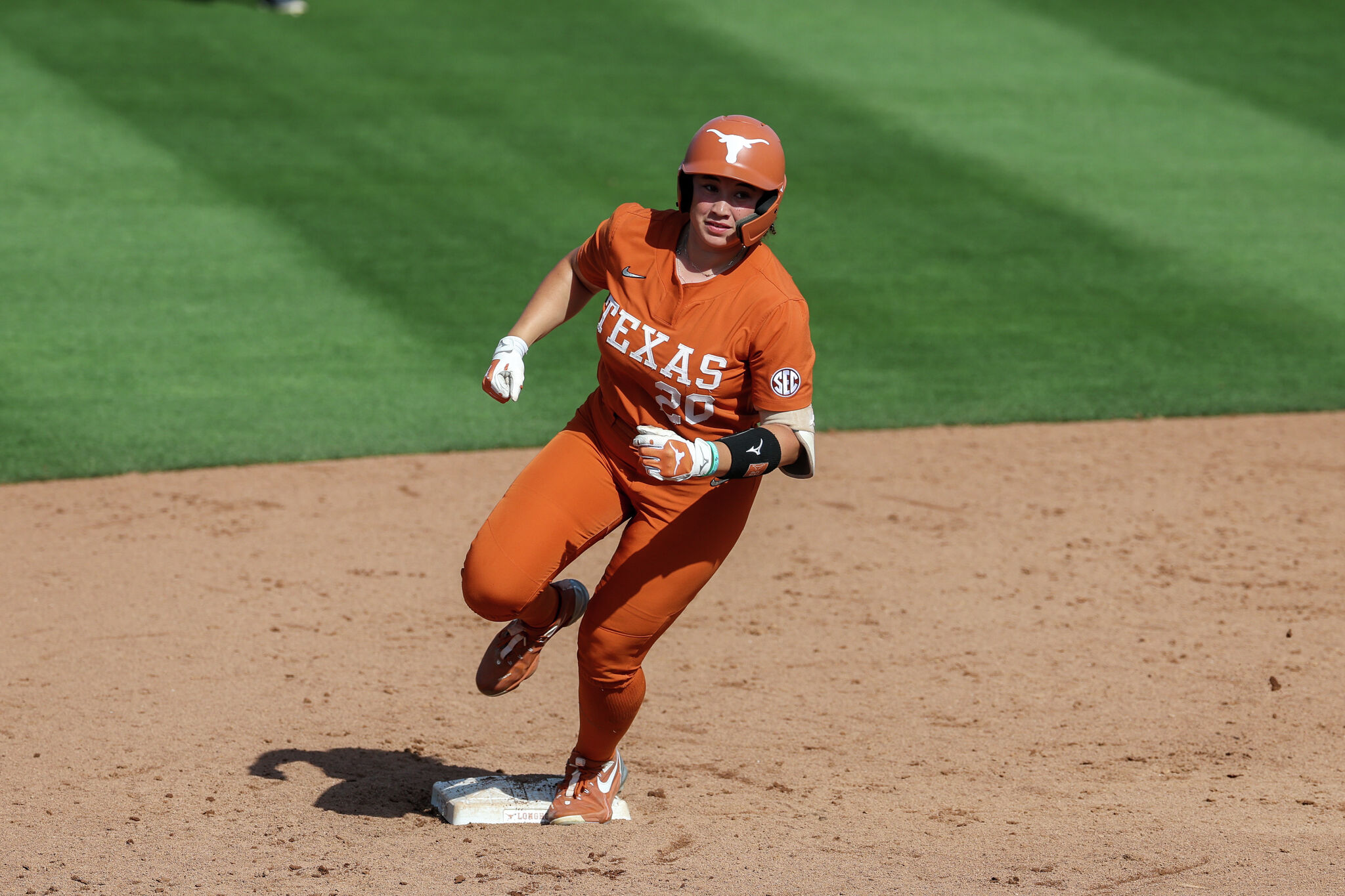 Texas Longhorns hit six homers to beat Michigan and earn spot in NCAA ...