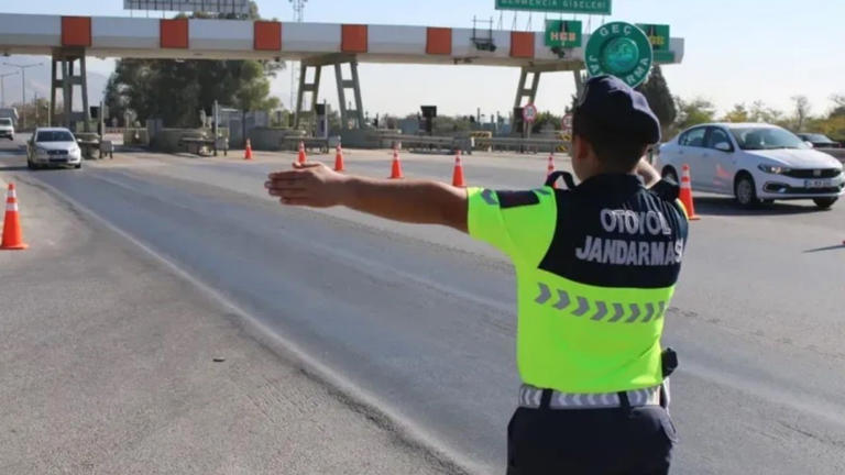 Aydın-İzmir Otoyolu'nda jandarmadan trafik denetimi