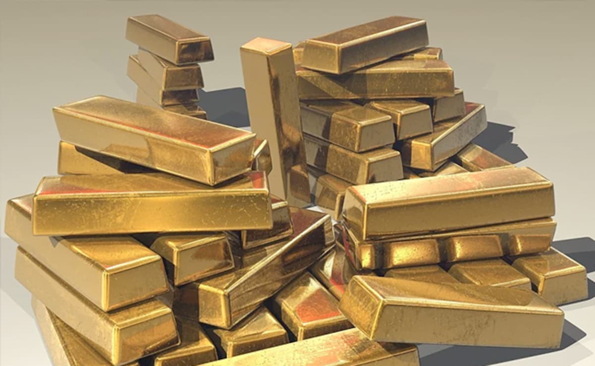 Silver up by 2.7%, gold sees marginal increase on MCX amid wedding season