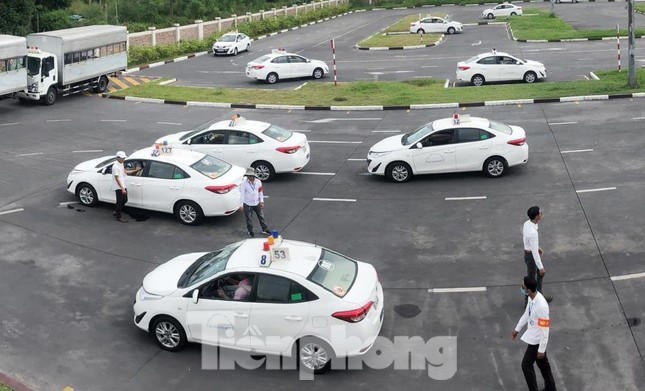 Tiền Phong Sát hạch, cấp bằng lái xe tại Hà Nội đang bị dừng từ 1/3/2025 đến nay. 1