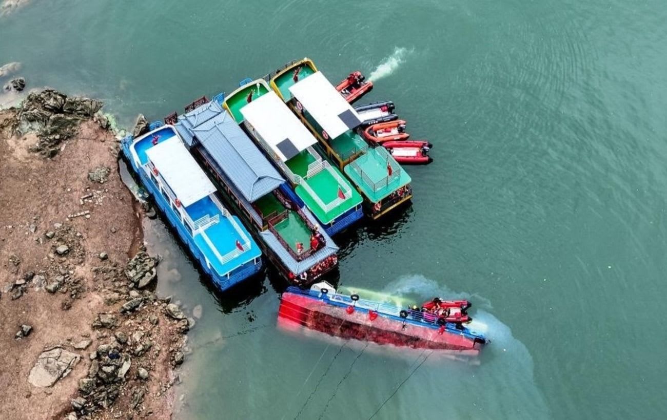 Tourist boats capsize in China 10 dead and over 70 injured