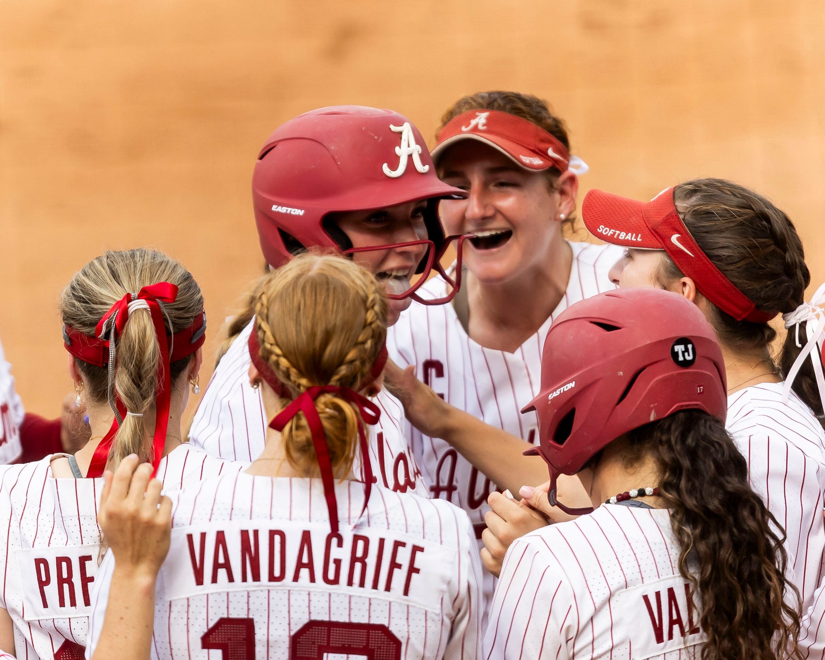 alabama-softball-outruns-auburn-advances-in-sec-tournament-score