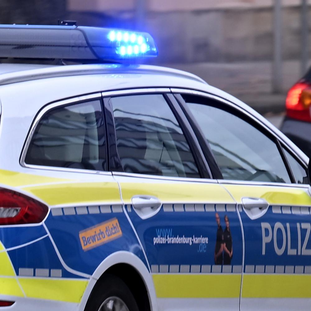 Mit 0,98 Promille unterwegs: Betrunkene Autofahrerin kracht in Potsdam ...