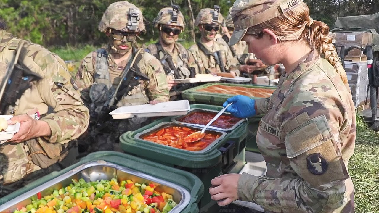 Feeding thousands of soldiers: US military's rush hour meal plan