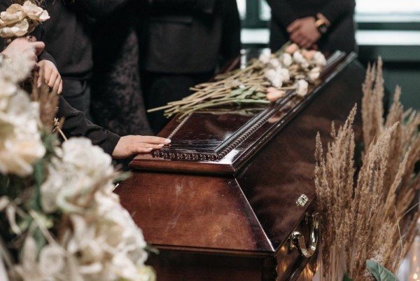 50 Ucapan Bersama Berduka: "Tuhan Memeluk Erat" untuk Kepercayaan Kristen