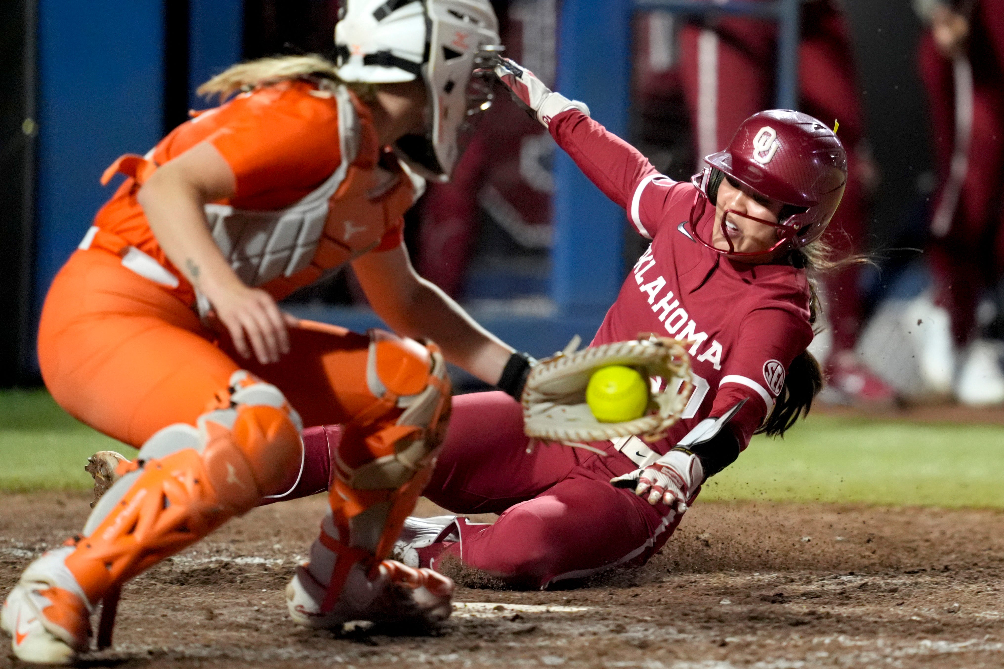 ncaa-softball-tournament-2025-full-bracket-schedule-regional-hosts