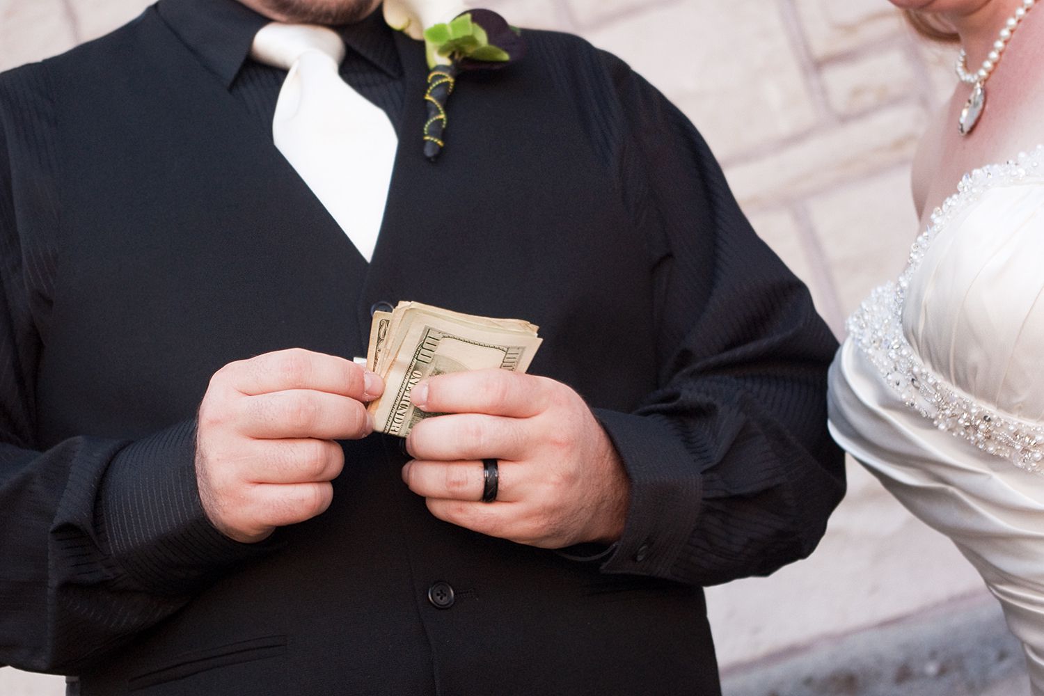 Couple Charges Up to 100 Per Wedding Reception Song Request to Fund(00)