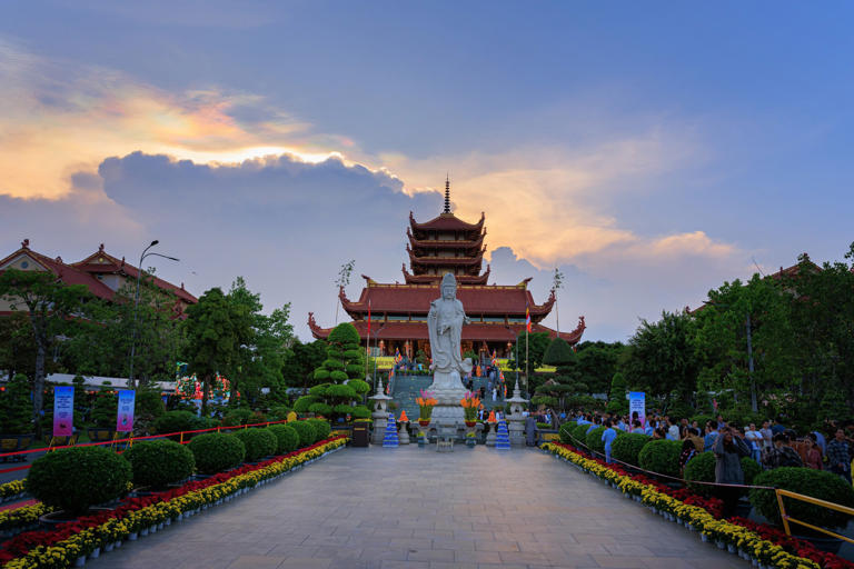 Mây ngũ sắc ở chùa Thanh Tâm (Phật Cô Đơn) - Ảnh: CÔ BÌNH