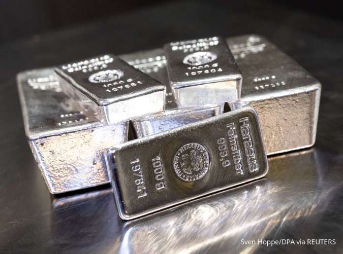 Harga Emas dan Perak Tertekan Kebijakan The Fed, Investor Menunggu Kepastian