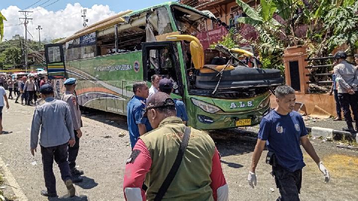 AA1Eg16d Kronologi Kecelakaan Bus ALS di Padang Panjang, Rem Blong Dekat Terminal