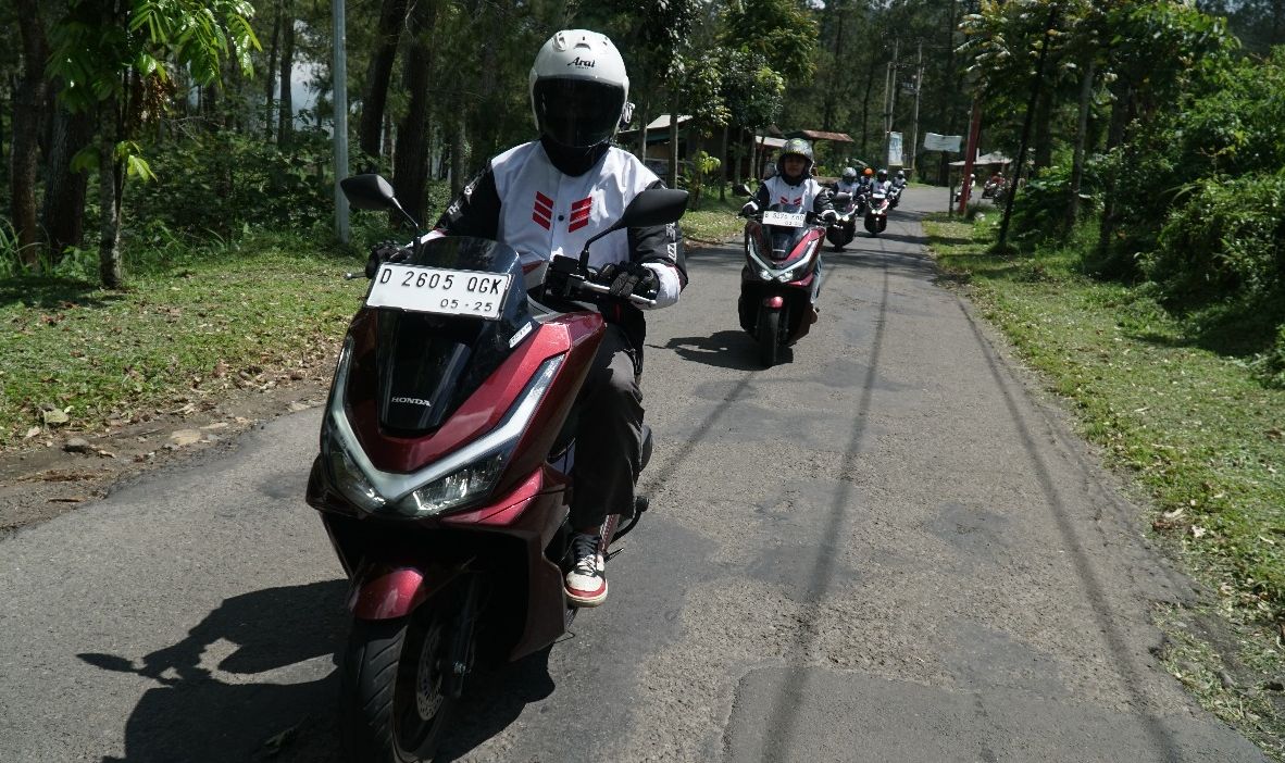 Sensasional! Honda PCX 160 RoadSync Dibawa ke Jalanan Garut untuk Uji Coba Sensasional! Honda PCX 160 RoadSync Dibawa ke Jalanan Garut untuk Uji Coba