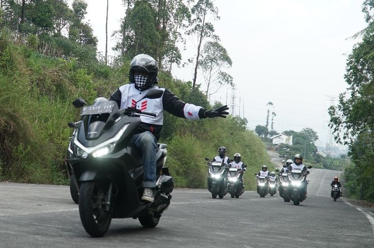 Sensasional! Honda PCX 160 RoadSync Dibawa ke Jalanan Garut untuk Uji Coba Sensasional! Honda PCX 160 RoadSync Dibawa ke Jalanan Garut untuk Uji Coba