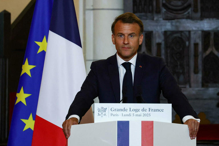il ya des fous sur terre: Emmanuel Macron rappelle que Dieu est d’abord français. Il est devenu fou ? franc maçon depuis quand ? il faut qu'il arrête .ce n'est pas la franc maçonnerie des fainéants Africains. je peux le parrainé dans l''Océan indien, une franc- maçonnerie minable à la Camerounaise. Dixit Médard Ntep