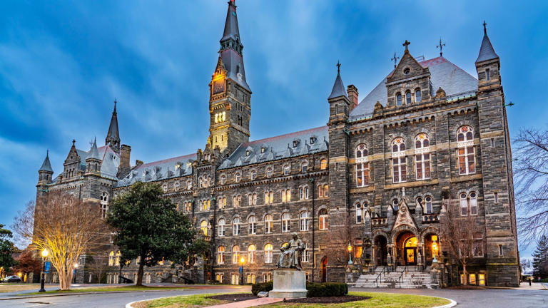Universidade Georgetown, pertencente à Igreja Católica dos EUA: 1,92 bilhão de dólares de receita