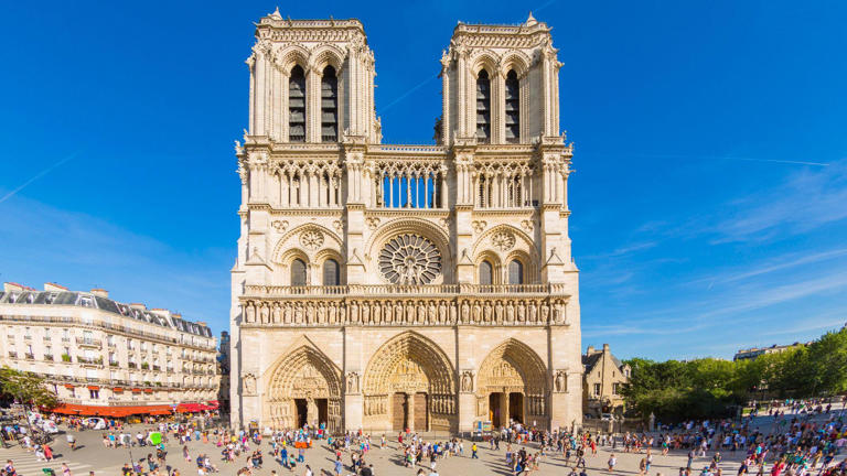 Ponto turístico mais visitado da França, a Catedral de Notredame recebeu R$ 4,79 bilhões em doações para sua restauração