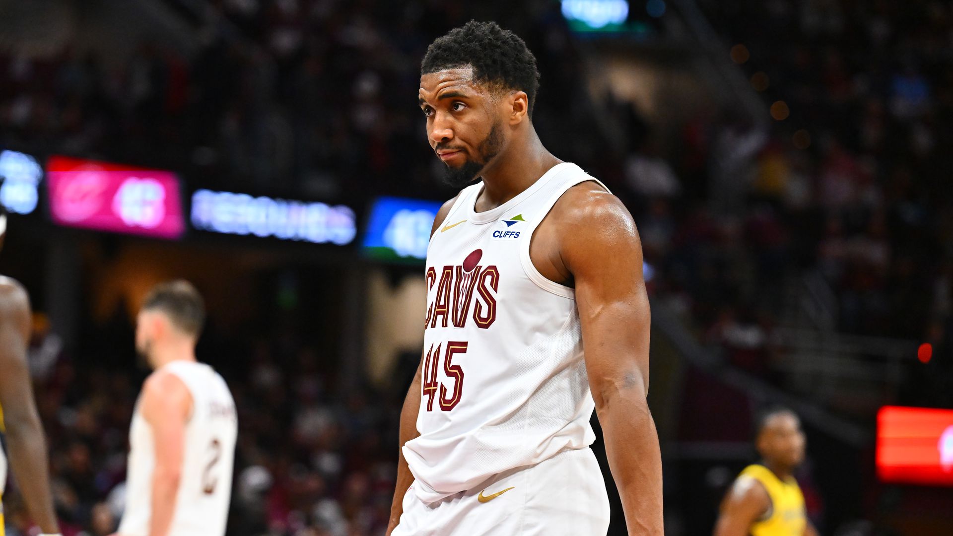 Player Grades: Cavs vs Pacers Game 2 — Horrific collapse puts Cavs in