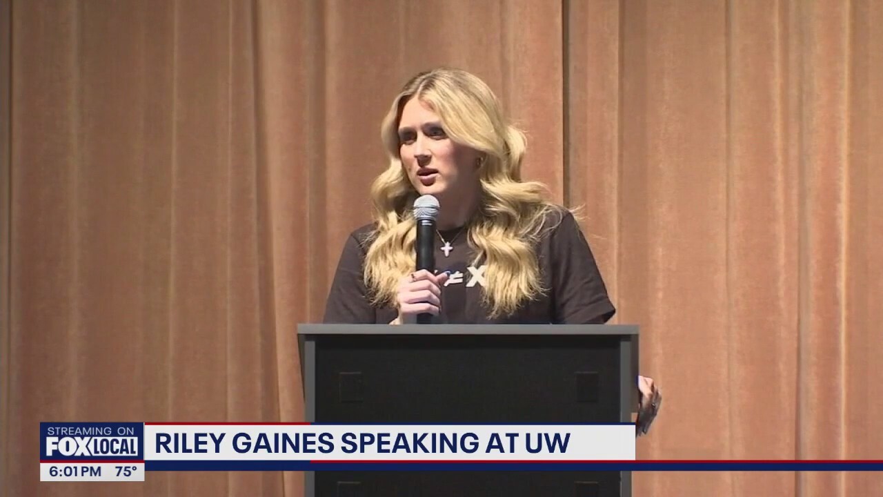 riley-gaines-speaking-at-uw-students-protesting
