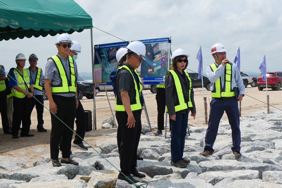 ‘มนพร’ เร่งท่าเรือแหลมฉบังเฟส 3 ย้ำปลอดภัย-โปร่งใส-เสร็จตามแผน ยกระดับ EEC