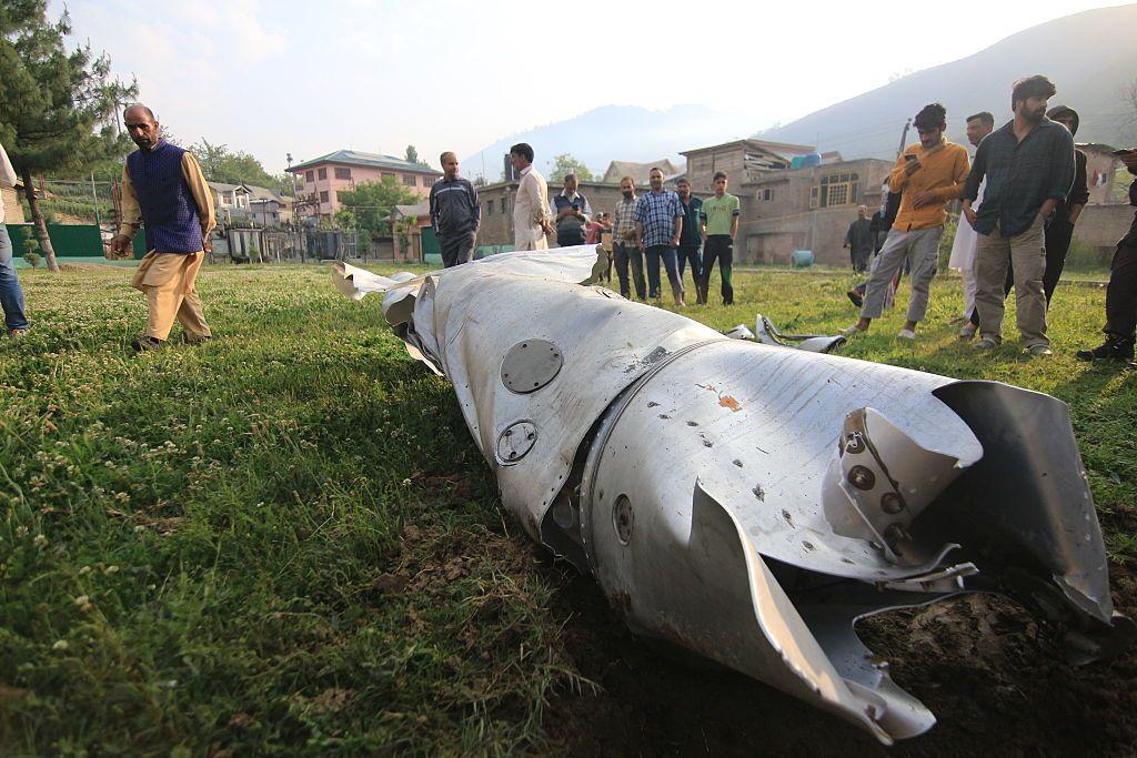 India Serang Pakistan dan Kashmir: Warga Bingung, "Mengapa Masjid Kami Jadi Sasaran?"